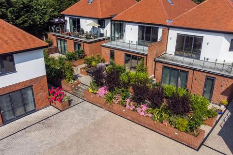 2 bedroom flat to rent, Eden Lodges, Chigwell