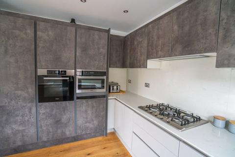 2 bedroom flat to rent, Eden Lodges, Chigwell
