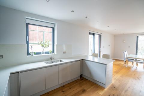 2 bedroom flat to rent, Eden Lodges, Chigwell