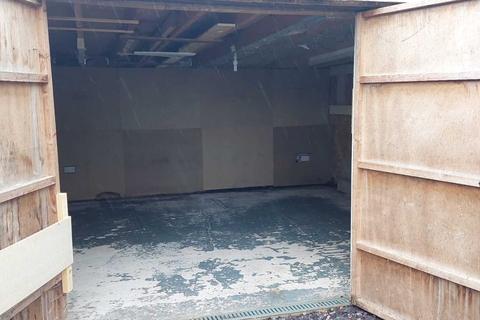 Garage to rent, Grove Avenue, Vicars Cross CH3