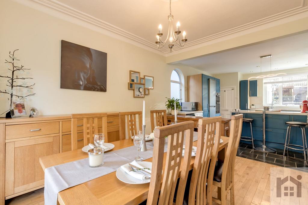 Wigan Road, Euxton, PR7 6LP 4 bed detached house for sale £350,000