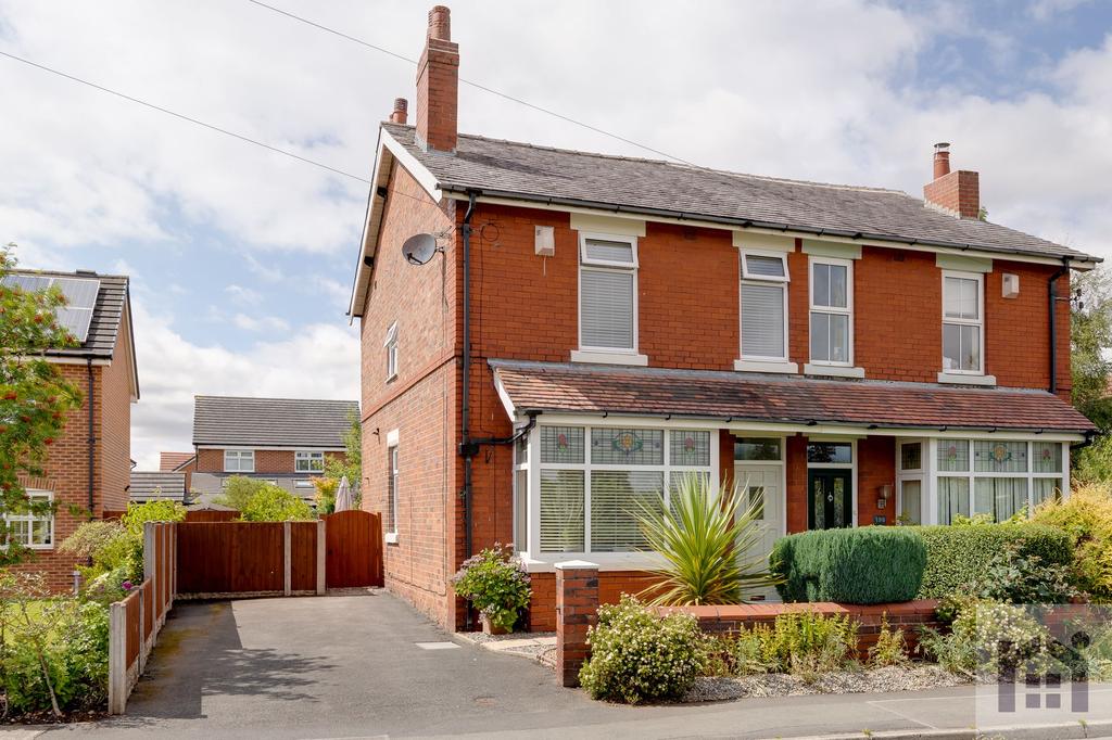 Chapel Lane, Coppull, PR7 4NB 3 bed semidetached house £275,000
