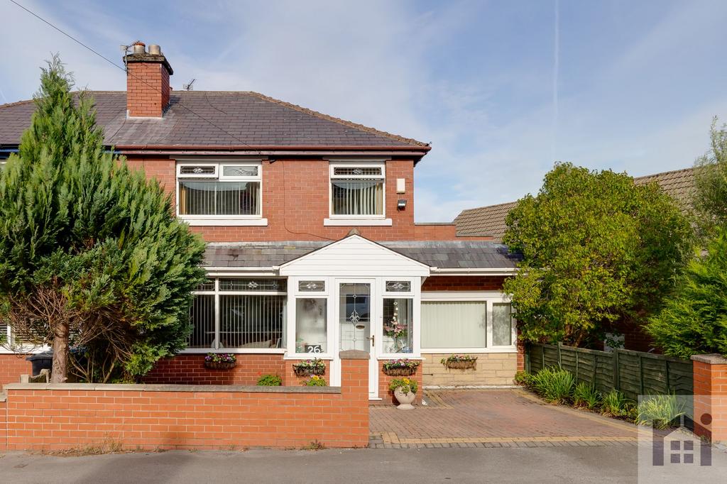 Letchworth Drive, Chorley, PR7 2HG 3 bed semidetached house £235,000