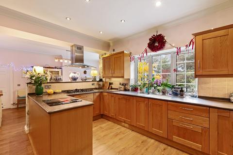5 bedroom detached house for sale, Werfa, Aberdare