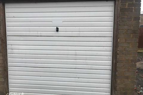 Garage to rent, Ballards Walk, Basildon SS15