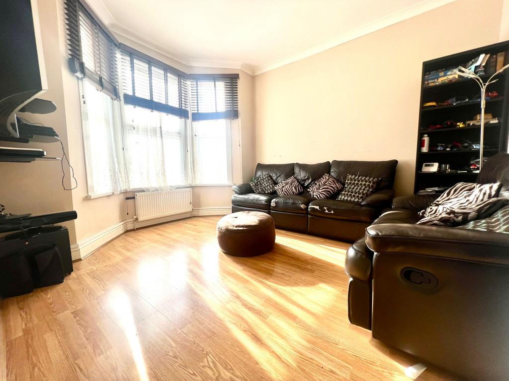 3 bed house for sale Ilford