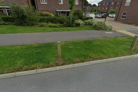 Garage to rent, Somerley Drive, Crawley RH10
