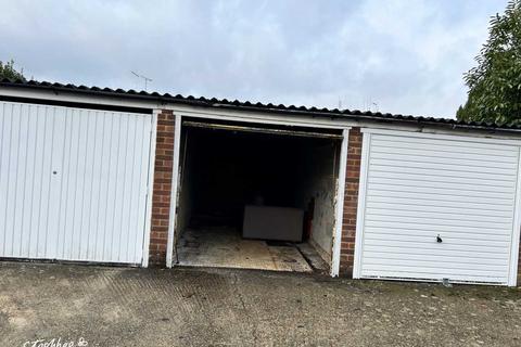 Garage to rent, Sandringham Road, Maidenhead SL6