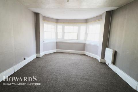 2 bedroom flat to rent, King Street, Great yarmouth