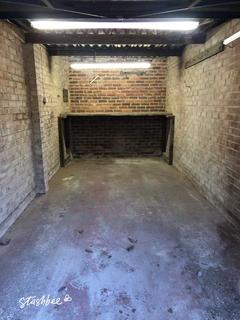 Garage to rent, Madingley, Bracknell RG12
