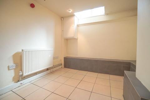 7 Knowle Grove, Leeds, LS4 2PN