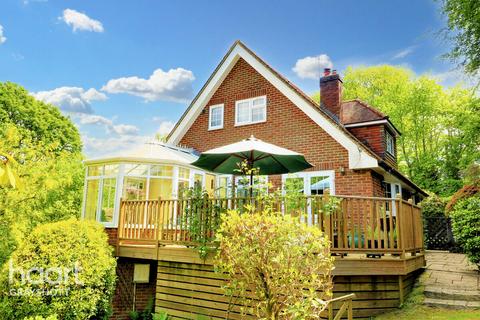 The Green Finger School Road, Grayshott, Hindhead, GU26 6LR