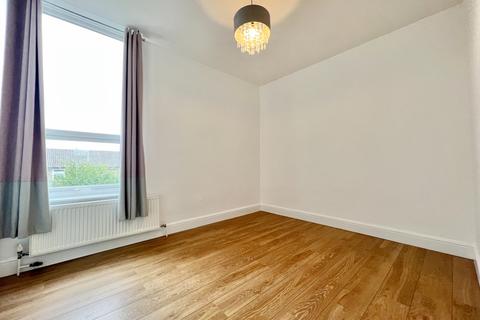 2 bedroom flat to rent, Wood Lane, Rothwell