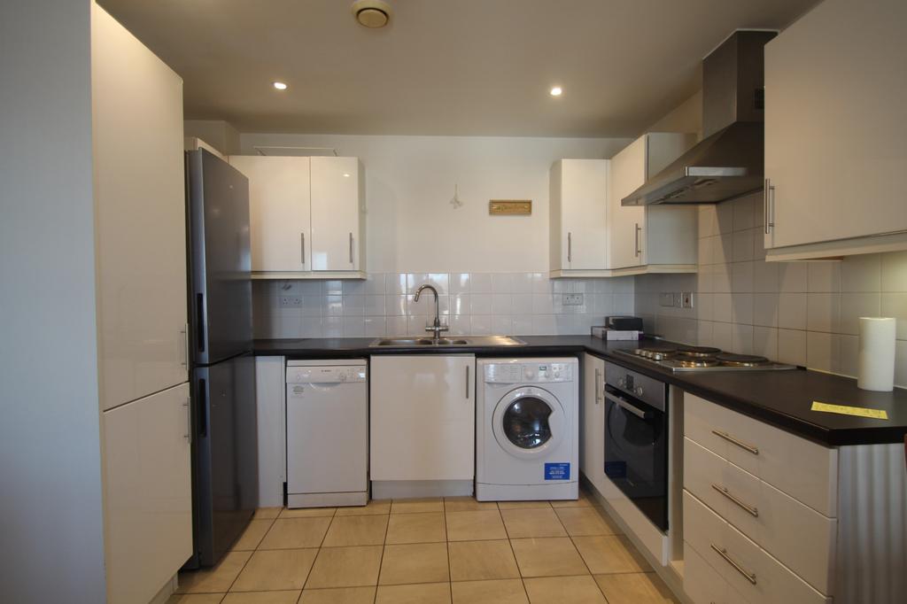 Apartment in Newham - View 3