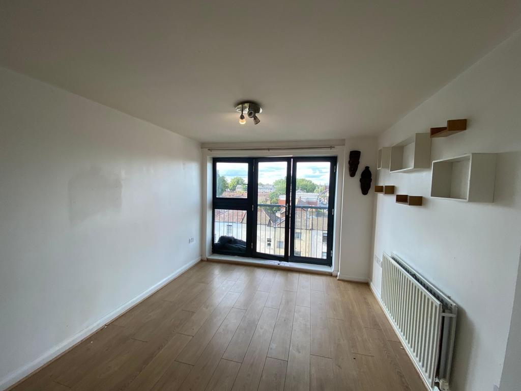 Apartment in Newham - View 5