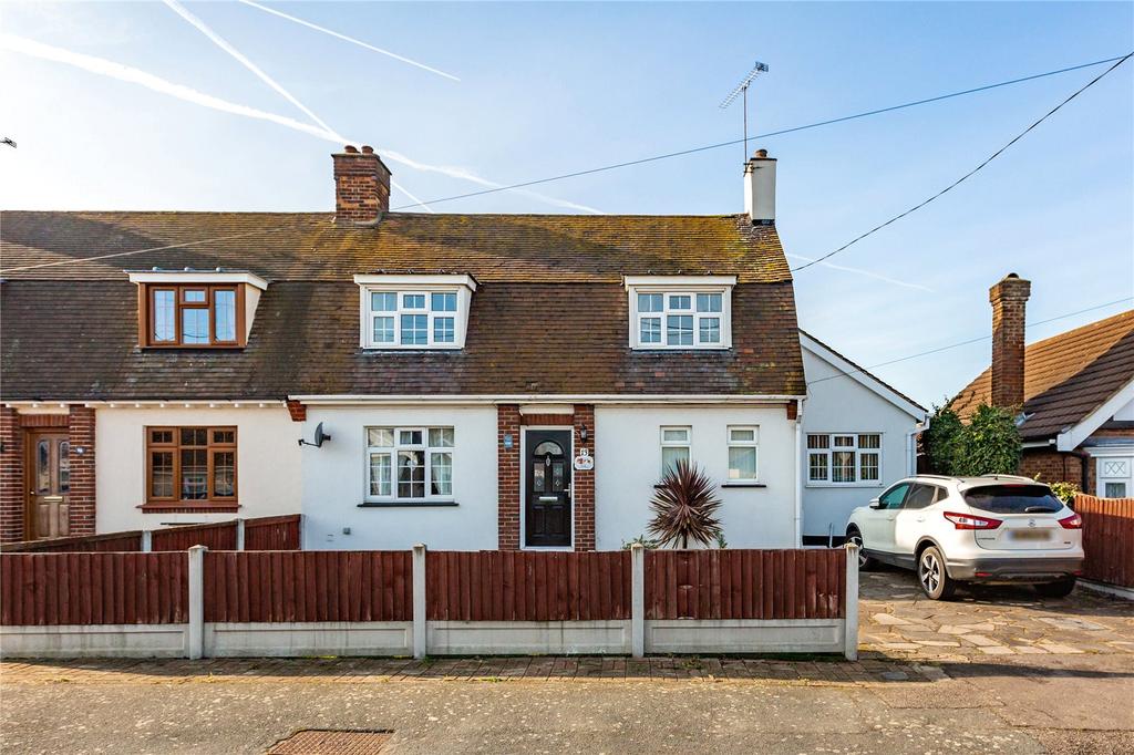 Brackendale Avenue, Basildon, Essex... 3 bed bungalow £425,000