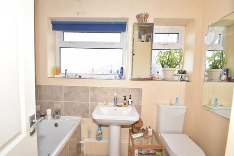 27 Branscombe Road, Tiverton, EX16 4AB