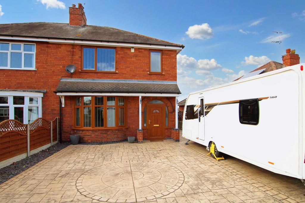 Clays Lane, Branston, BurtononTrent, DE14 3 bed semidetached house