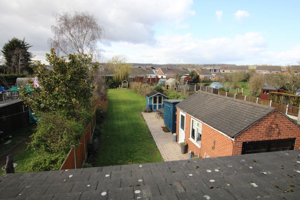 Clays Lane, Branston, BurtononTrent, DE14 3 bed semidetached house
