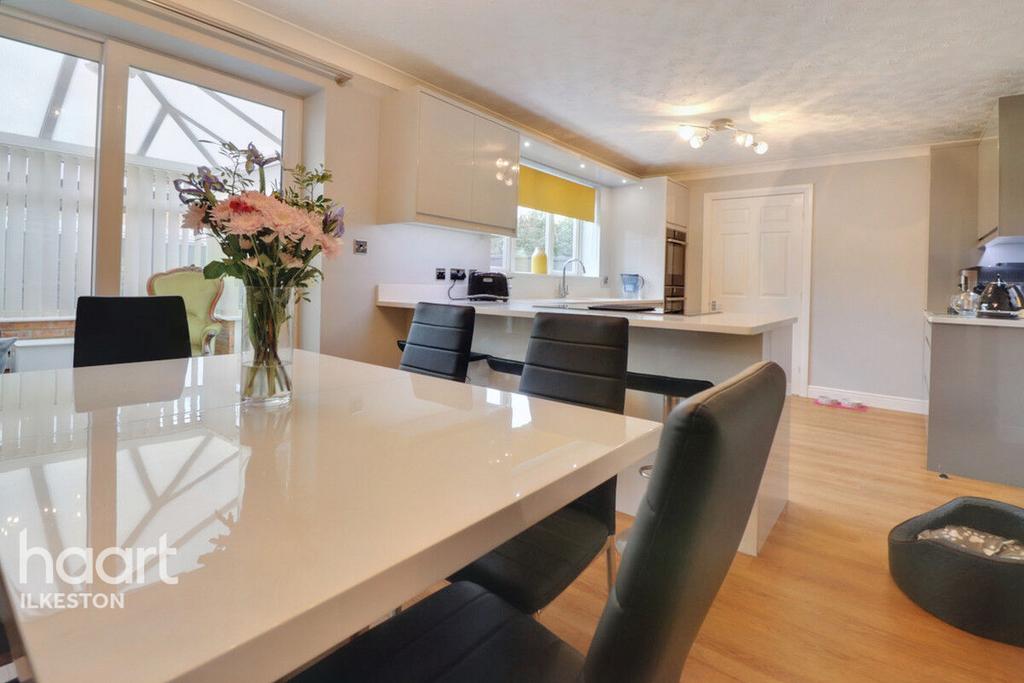 Kirkley Drive, Heanor 4 bed detached house £355,000