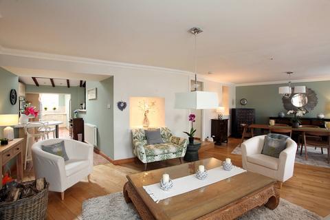 6 bedroom terraced house for sale, 26-28 High Street, Auchtermuchty, Cupar, KY14 7AP