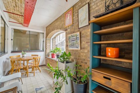 2 bedroom apartment for sale, Ivory House, St Katharine Docks, London, E1W