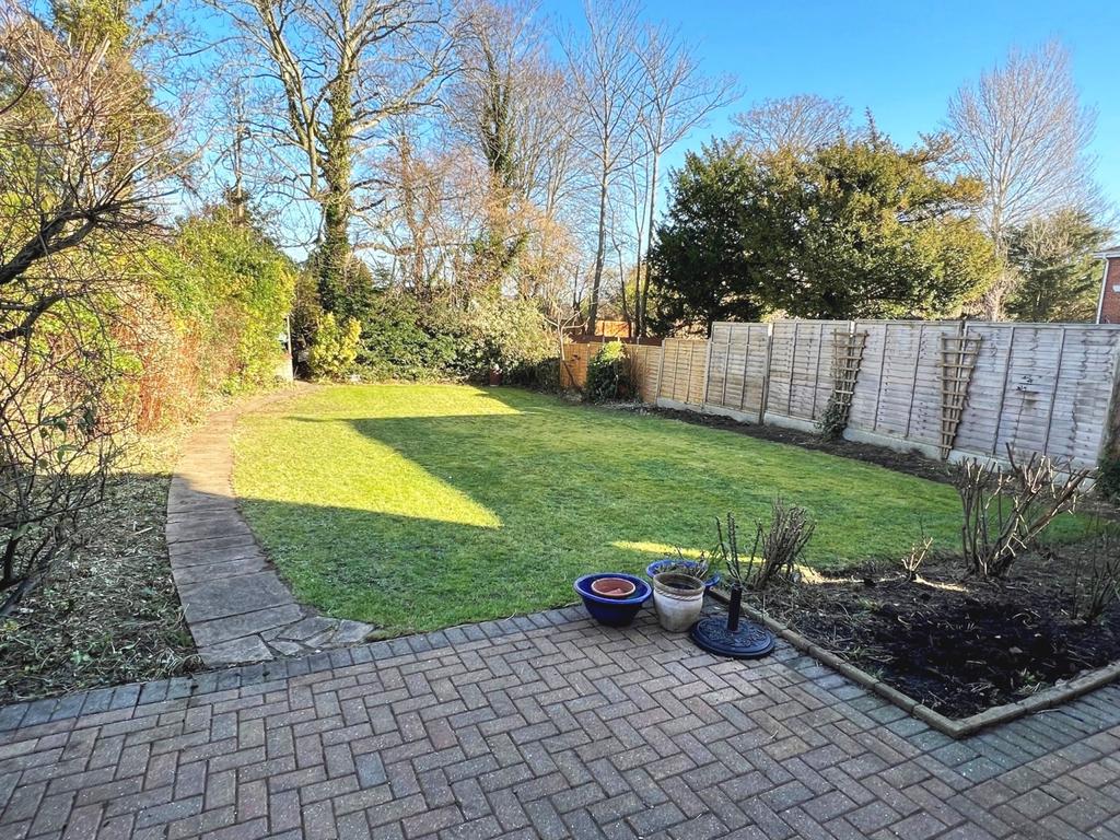 30 Manor Leaze Gdn