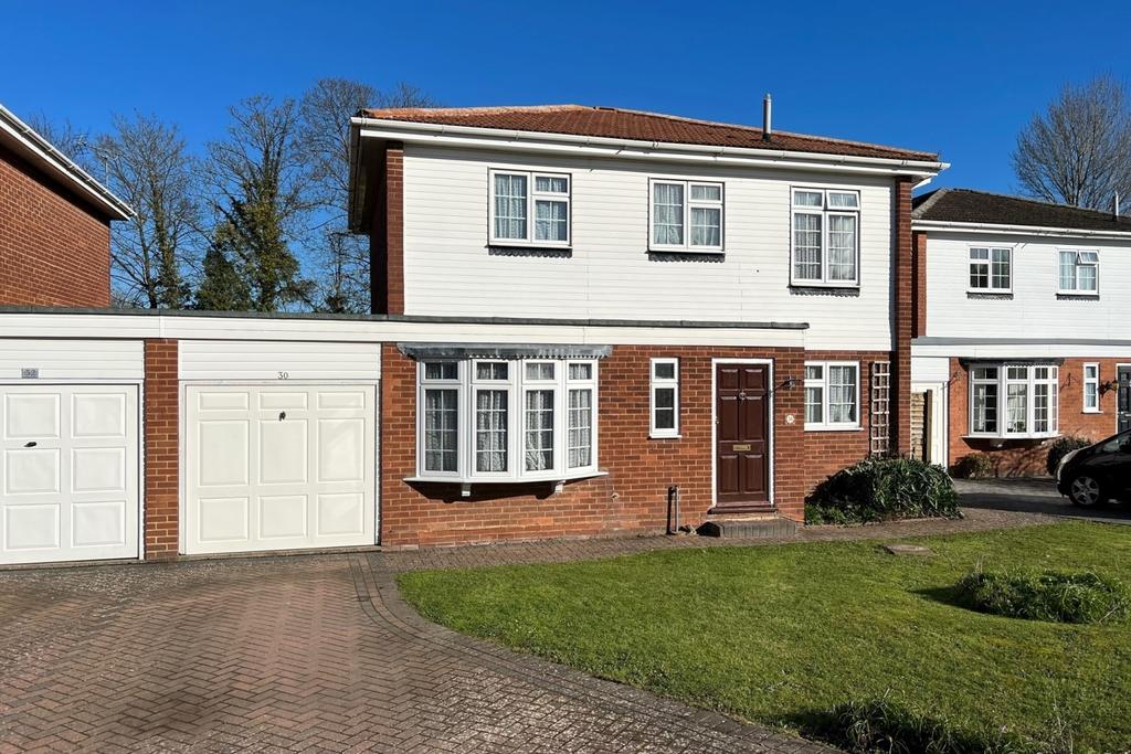 Manor Leaze, Egham, Surrey, TW20 4 bed detached house £650,000