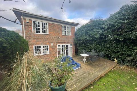 28 Hazelwood, Loughton, IG10 4ET