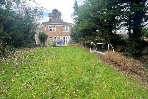 28 Hazelwood, Loughton, IG10 4ET