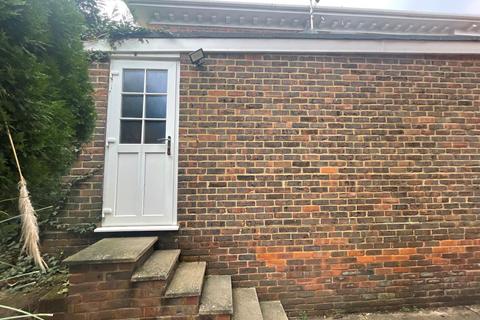 28 Hazelwood, Loughton, IG10 4ET