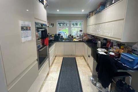 28 Hazelwood, Loughton, IG10 4ET