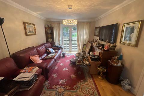 28 Hazelwood, Loughton, IG10 4ET