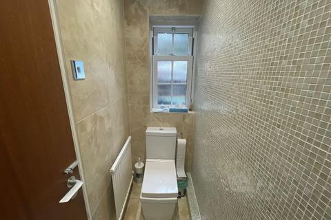 28 Hazelwood, Loughton, IG10 4ET