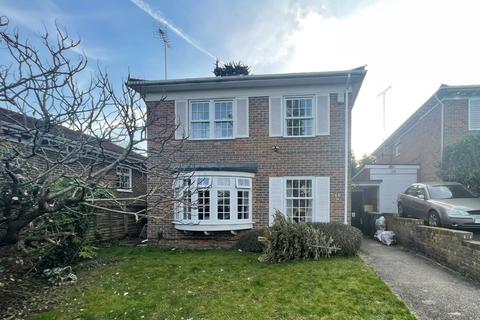 28 Hazelwood, Loughton, IG10 4ET