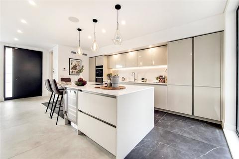 4 bedroom semi-detached house to rent, Gulliver Place, Off Woodside Avenue, London