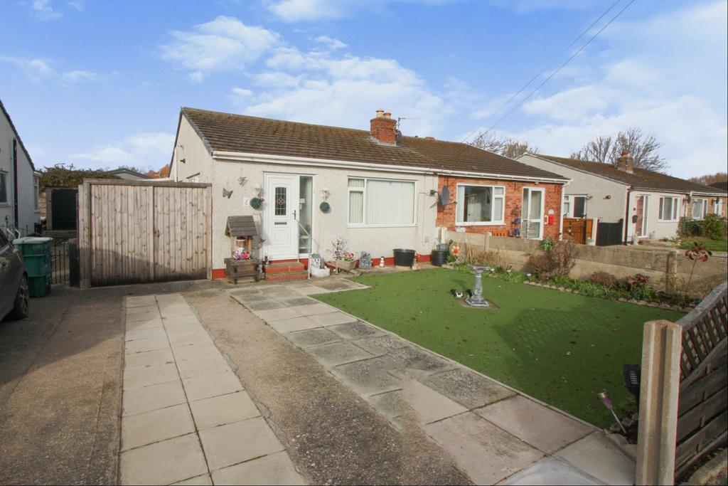 Llys Tudor, Towyn LL22 9PF 2 bed semidetached bungalow £160,000