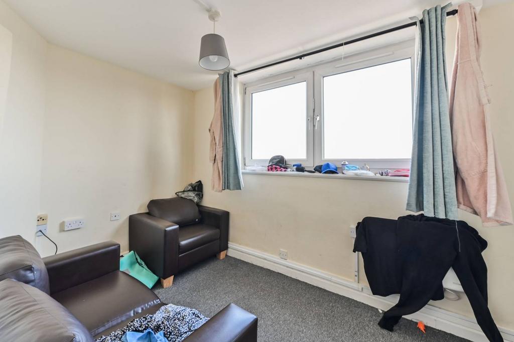 Partridge Way, Wood Green, London, N22 2 bed flat for sale £150,000