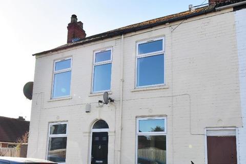 2 bedroom terraced house to rent, Nicholson Street, Hull, HU5