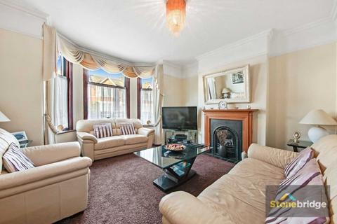 4 bedroom terraced house for sale, Vernon Road, Sevenkings, Ilford, IG3