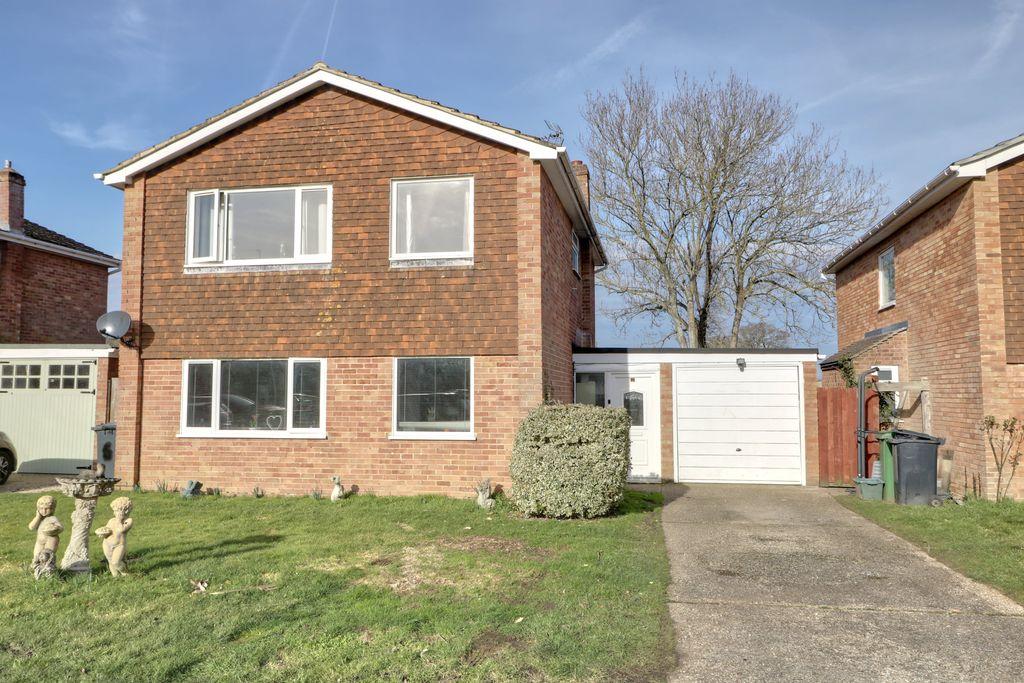 Willow Way, Sherfield on Loddon, Hook... 3 bed detached house £475,000