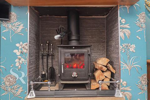71 Beard Crescent, New Mills, High Peak, SK22 4LJ