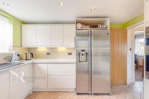 71 Beard Crescent, New Mills, High Peak, SK22 4LJ