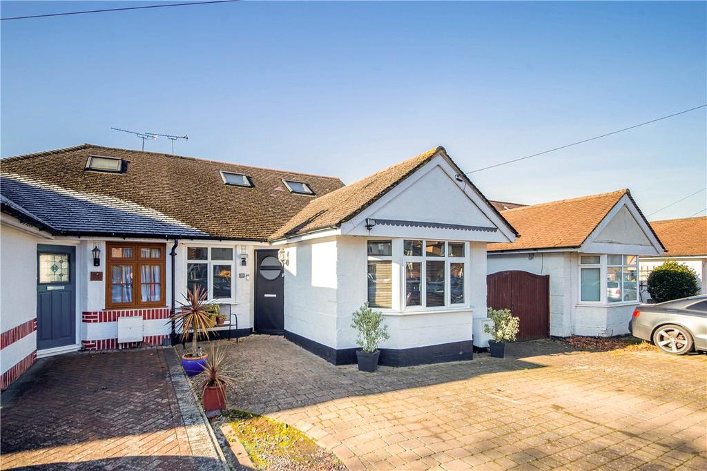 Oakwood Drive, St. Albans, Hertfordshire 3 bed bungalow £675,000