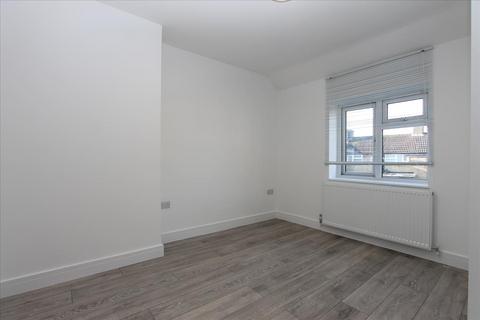 3 bedroom house to rent, Brettenham Road, London, N18