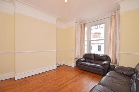 6 Stapleton Road, London, SW17 8AU