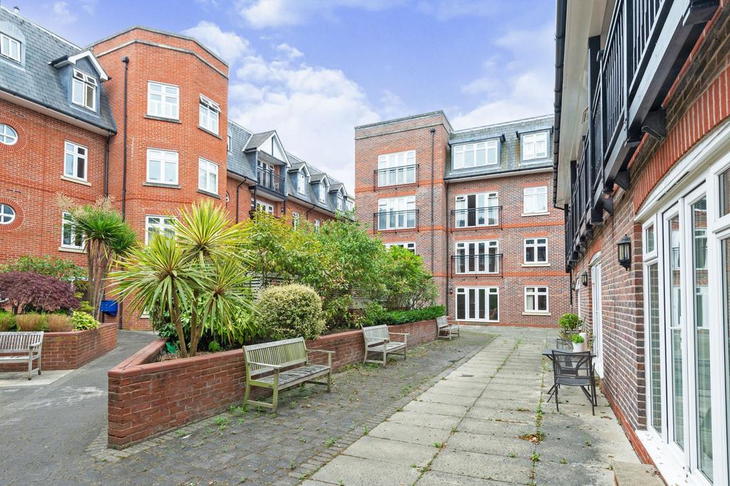 Leatherhead 2 bed apartment £330,000