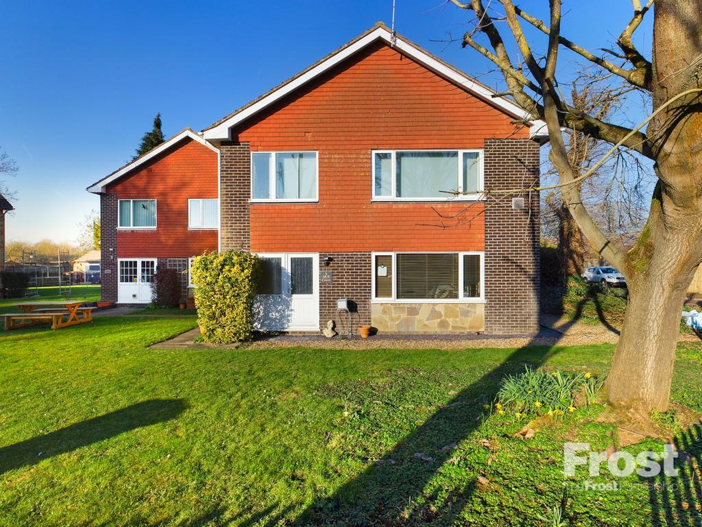 Mill Lane, Horton, Berkshire, SL3 2 bed for sale £305,000