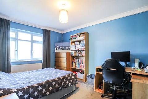 39 Central Drive, St Albans, AL4 0UN