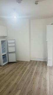 Studio to rent, Wickham Lane,  London, SE2